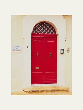 Unieke rode voordeur, gefotografeerd op het prachtige eiland Malta. van @Unique
