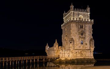 belem tower at night sur ChrisWillemsen