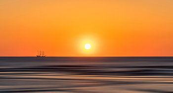 Segelschiff im Sonnenuntergang surreal