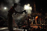 Ritueel (Puja) in Varanasi van Thea Oranje thumbnail