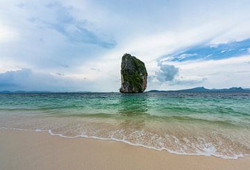 Formation rocheuse en face de la plage de Railay Beach, Krabi