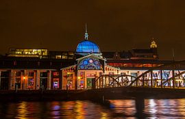 Hamburg Fischhalle bei Nacht von Die Farbenfluesterin