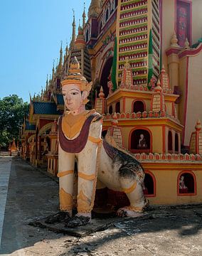 Monywa Township: Thanboddhay pagode by Maarten Verhees