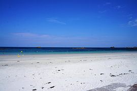 Tropical white beach with blue sea in Brittany by Sandra van der Burg