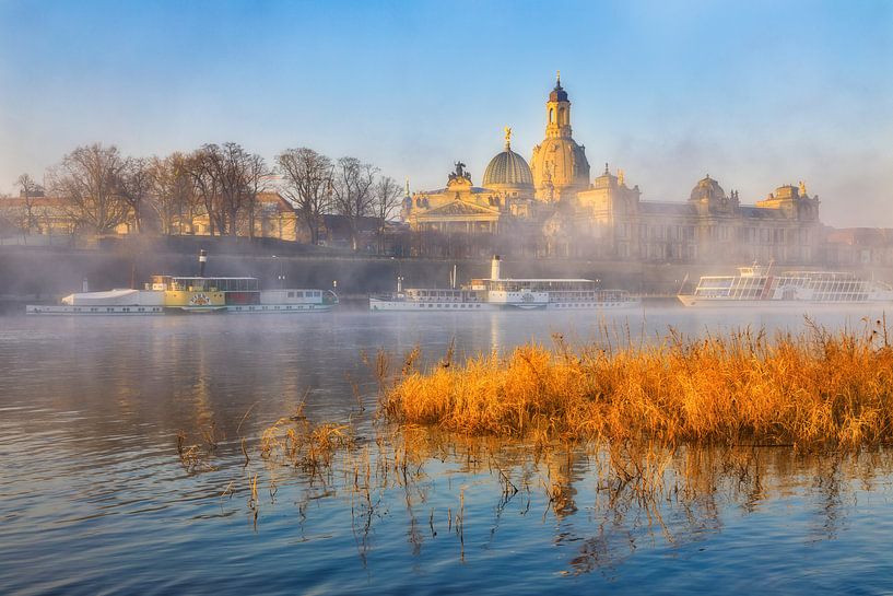 Elbe et Frauenkirche dans le brouillard par Daniela Beyer