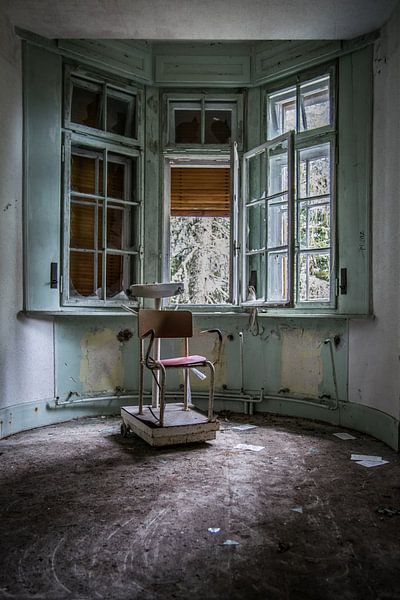 Abandoned hospital by Chantal Nederstigt