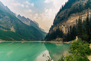 Le long des rives du lac Louise