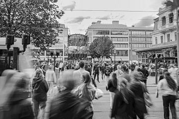 Drukte in Göteborg van Berthold Ambros