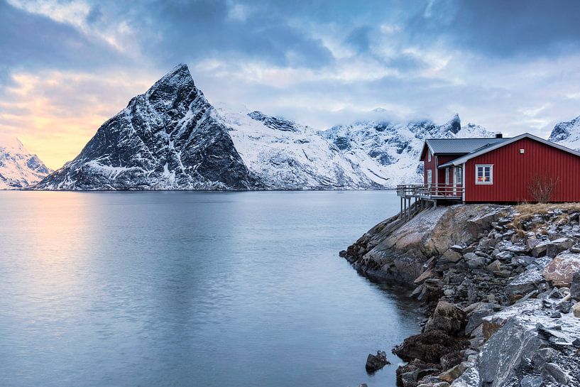 Maison rouge au bord de la mer par Tilo Grellmann