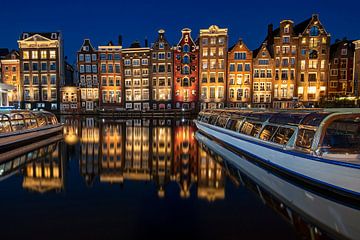 Amsterdamse huizen aan het Damrak bij avond van Eye on You
