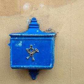 Old blue mailbox by Jani Moerlands