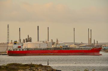 Oil tanker Bochem Oslo in Curaçao by Karel Frielink