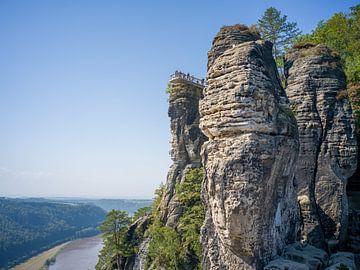 Uitzicht op de Bastei Skywalk en de Elbe - Saksisch Zwitserland (Elbezandsteengebergte) van t.ART