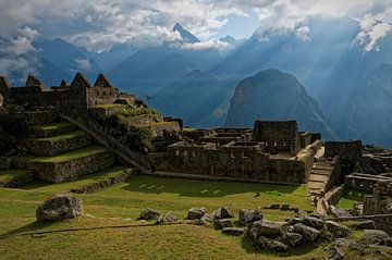 Machu Picchu opkomende zon by Max van Oppenraaij