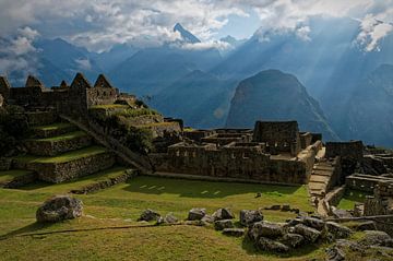 Machu Picchu opkomende zon von Max van Oppenraaij