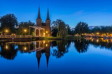 Blauwe uur bij Oostpoort in Delft 