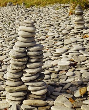 Stone tower at Ardmair Point by Babetts Bildergalerie