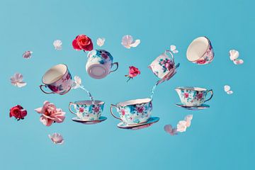 Surrealisme, Cups in the Clouds van Joriali fotografie en digitale kunst