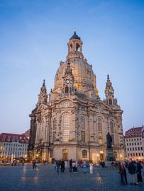 Dresden - Frauenkirche auf dem Neumarkt am Abend von t.ART