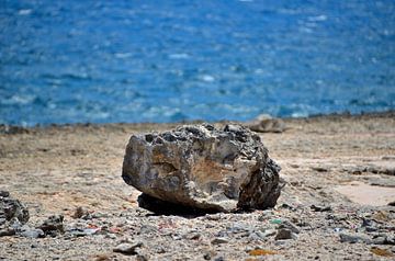 Stone at Playa Kanoa by Karel Frielink