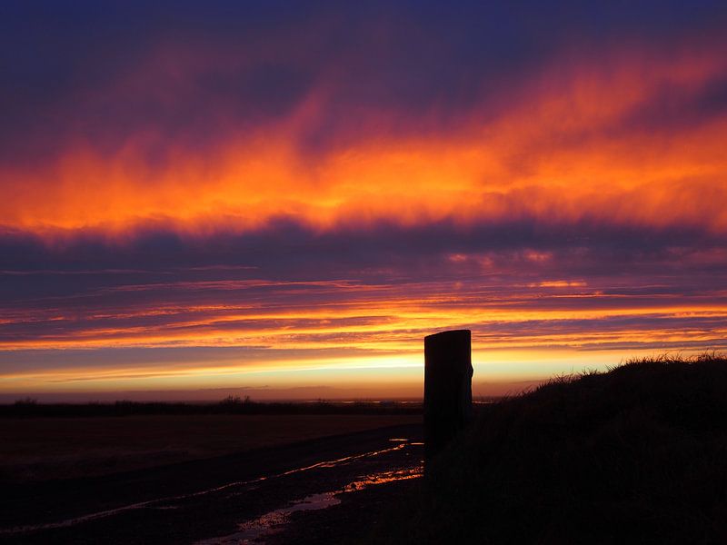 Sunset in Iceland by Nicky Langeslag