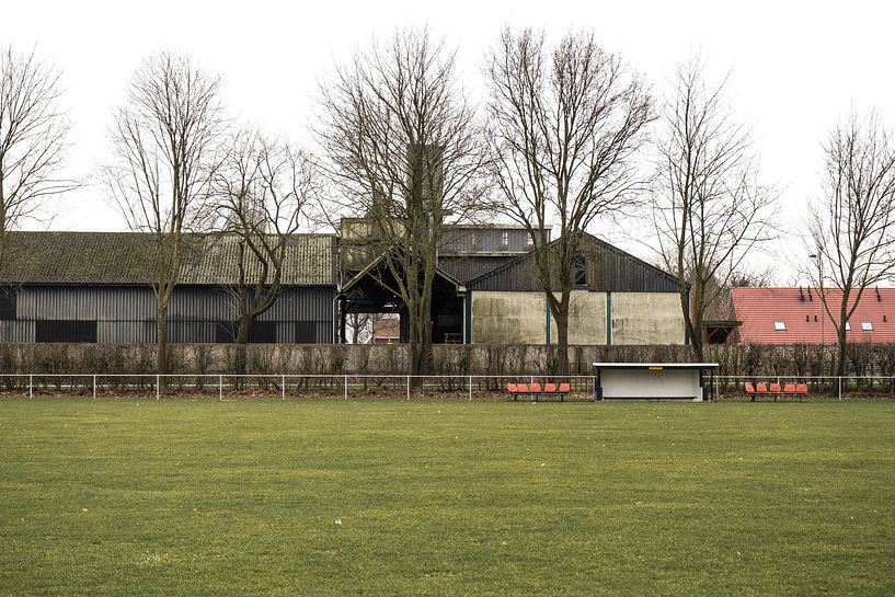 Oude fabriek en voetbalveld bij VV Seta (Sportclub Exloërmond tot Afdraai) | Over de Bal van Over de Bal