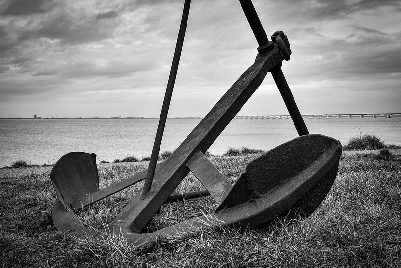 Rusty anchor at the edge of the Oosterschelde by Veelzijdig Zeeland