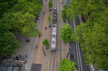 Tram van boven op de Coolsingel, Rotterdam van Daphne Plaizier