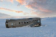 Plane Wreck IJsland zonsopkomst van Marjolein van Middelkoop thumbnail