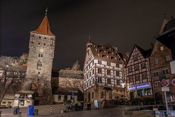 Plein laat in de avond in oude stad Neurenberg, Duitsland