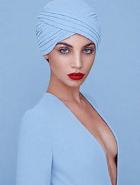 Elegante Frau in Blau von PixelPrestige