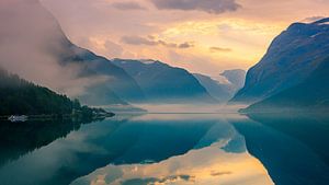 Sonnenaufgang Lovatnet, Norwegen