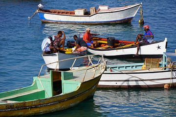 Vissersbootjes en vissers, Boa Vista van Ferdie de Jonge