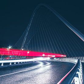 Lichtspuren auf Brücke bei Nacht | Stadtfotografie | Nachtfotografie von Daan Duvillier | Dsquared Photography