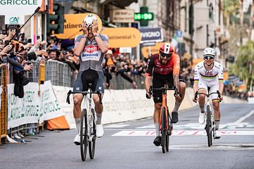 Mathieu van der Poel gagne Milan - Sanremo by Leon van Bon