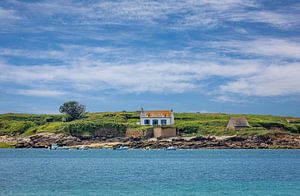 Kleines Haus auf der Ile Raguenez vor dem Plage de Tahiti, Névez, Bretagne