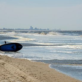Surfboard and the Scheveningen skyline by Blond Beeld