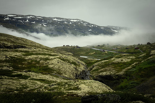 Dans les nuages autour du lac Tyin, en Norvège