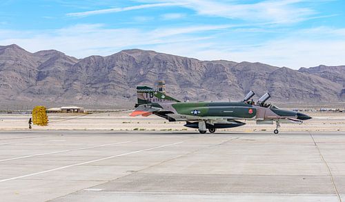McDonnell Douglas QF-4E Phantom II met remparachute.