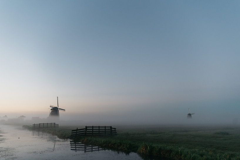 Foggy sunrise at the mill crossing in Aarlanderveen by Stories by Pien