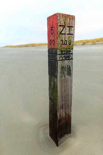 Schiermonnikoog - Décembre sur la plage de la mer du Nord, balise n° 6