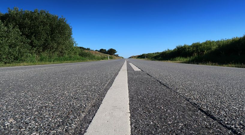 Empty road by Bo Valentino