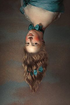 Upside Down Girl van Jonas Loose