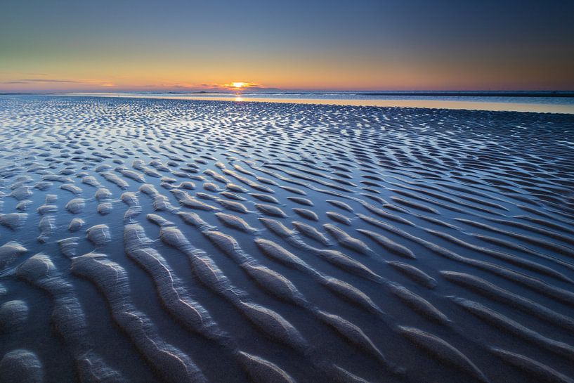 structuur in het zand aan de kust van peterheinspictures