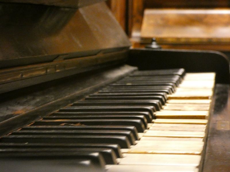 Keyboard of a piano by Veluws