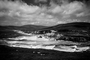 De kliffen van Achill Island, Ierland  (B&W) van Bo Scheeringa Photography