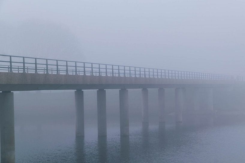 Brug in de mist van Lavieren Photography