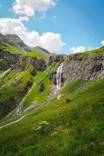 Chutes d'eau en montagne - une photographie spectaculaire de la nature, pleine d'énergie et de force. Acheter maintenant une peinture murale ou une toile et découvrir l'eau de montagne. par Miriam Schwarzfischer Fotografie