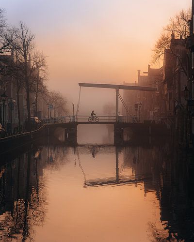 Alkmaar im Hochnebel von Larissa van Hooren