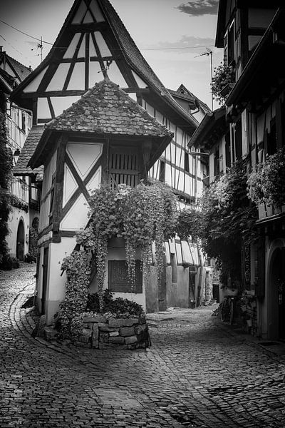 Straatbeeld in Eguisheim, Elzas van Michiel Mulder